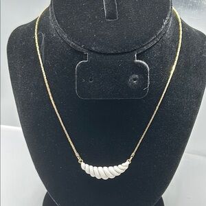 Vintage Avon Gatsby necklace 1981